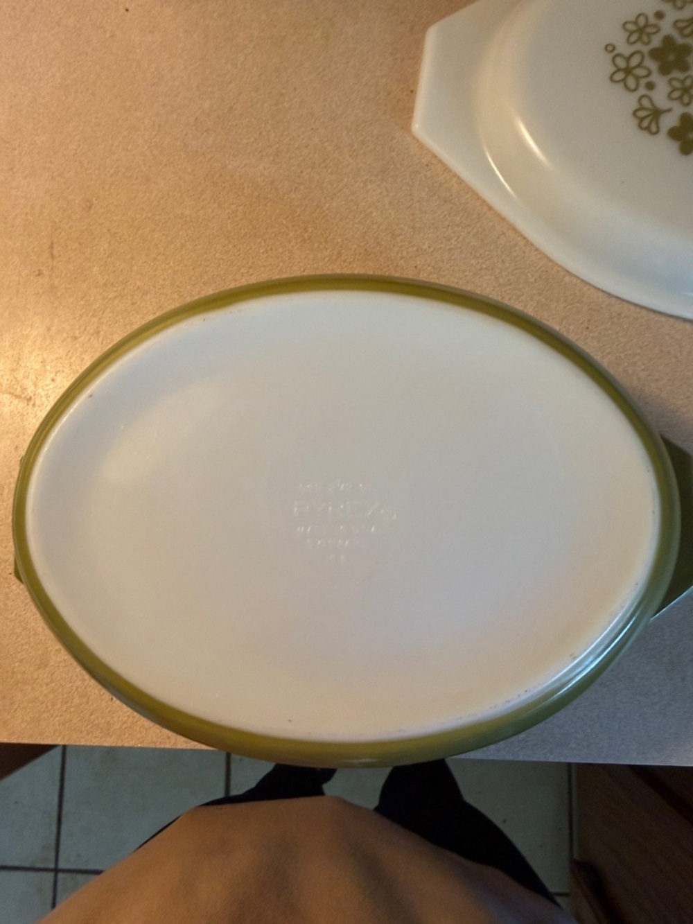 Pyrex vintage Crazy Daisy large  Floral Covered Casserole Dish - Picture 2 of 3